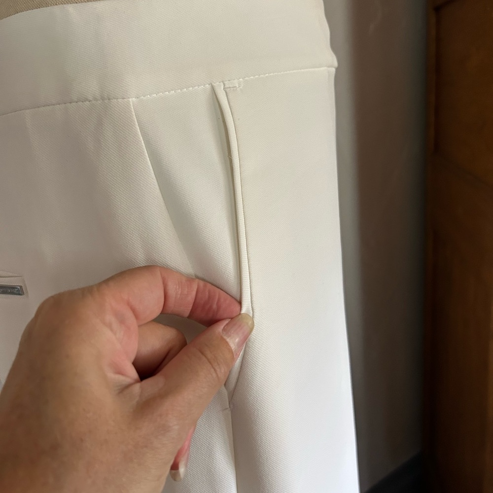 NWOT Wide Leg Crepe Capris in Winter White - Picture 11 of 12